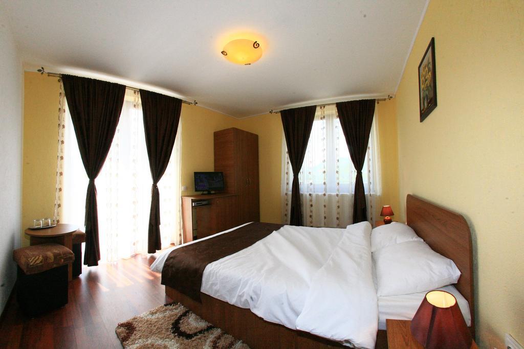 Heaven Hotel Sălişte Quarto foto